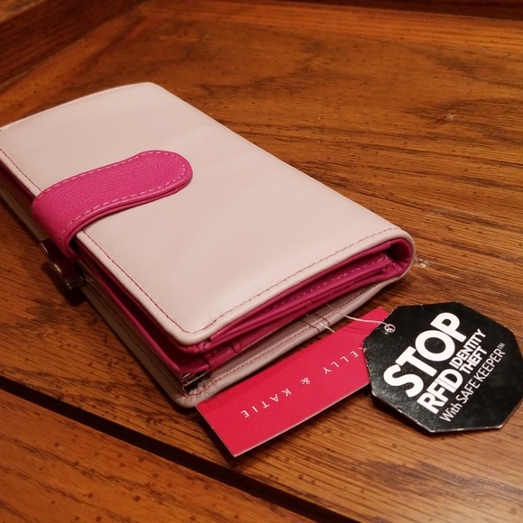 Kelly & Katie Handbags - 👄👄 NEW KellyKatie Two Tone Pink Wallet